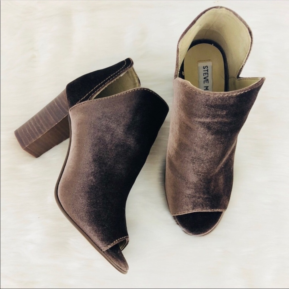 NWOT Steve Madden open toe booties
